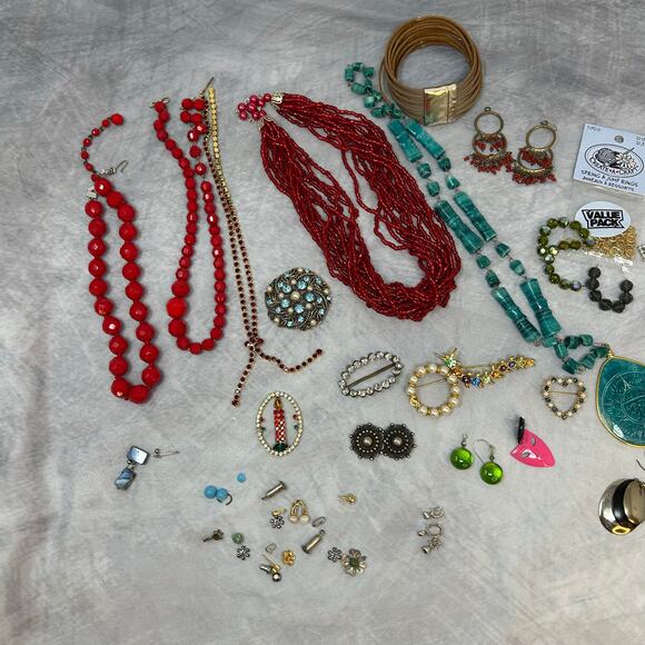Huge Lot Mostly Vintage Some Now Costume Jewelry Need Repair Necklaces Brooches - Picture 2 of 6